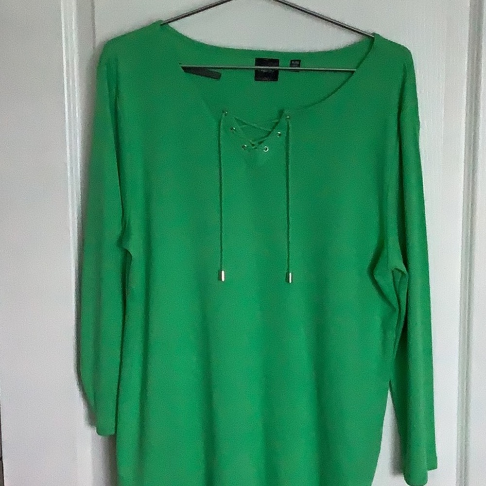 Misses/ladies Rafaela top. Like new